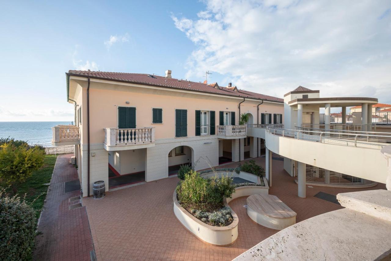Il Faro Appartamenti San Vincenzo Eksteriør billede